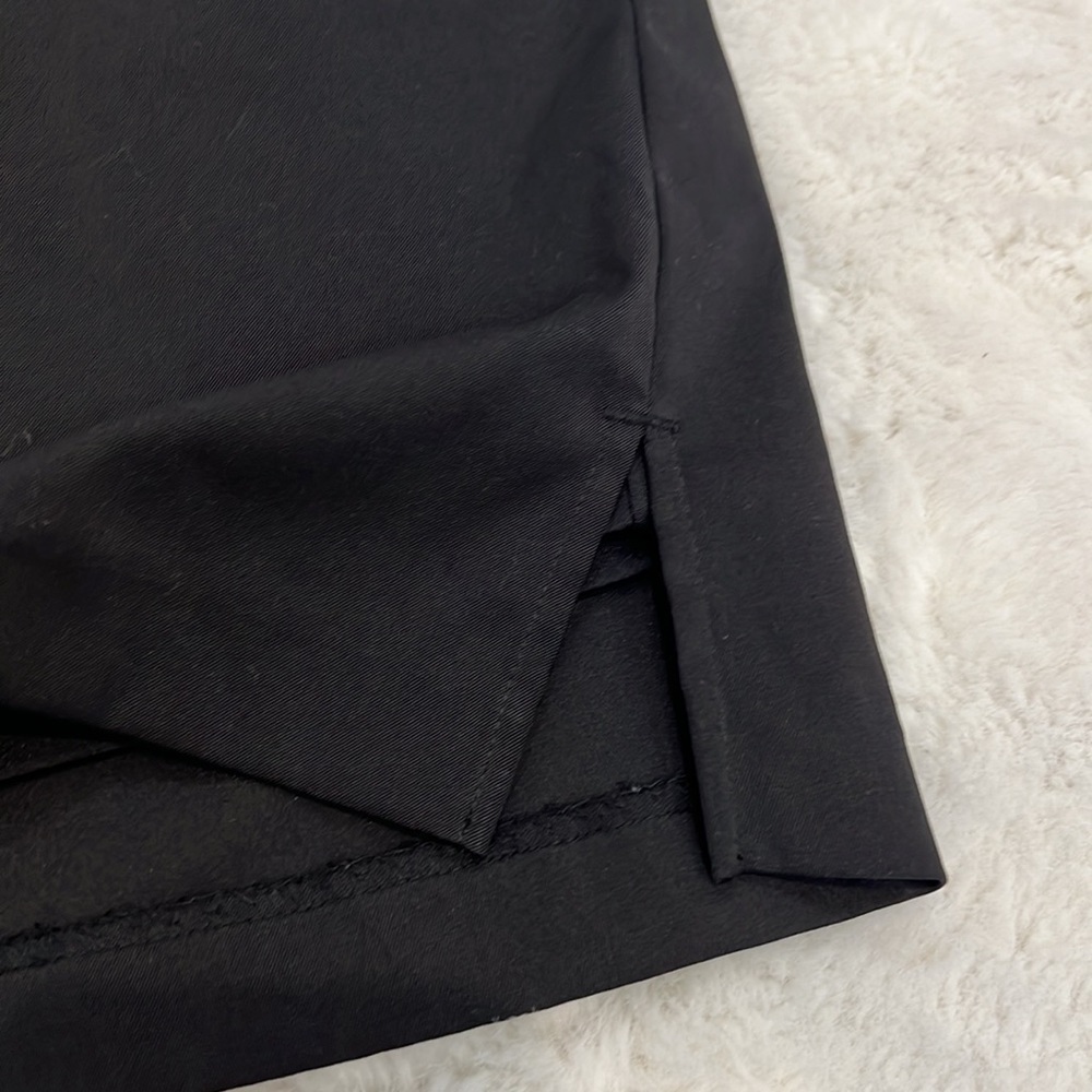 Lady Hagen Black size 6 skort, has pockets perfect for a round of golf - Picture 4 of 16